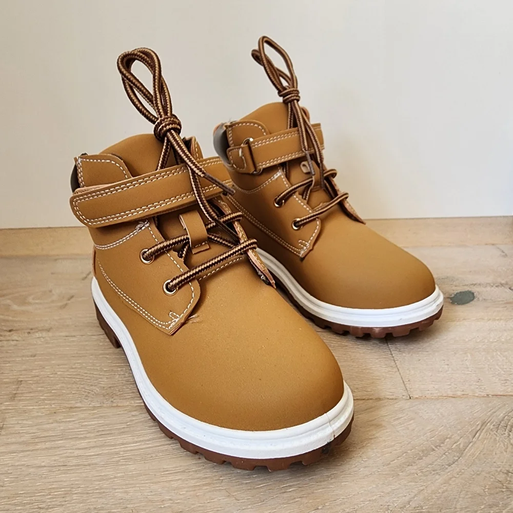 NWOT ZARA KIDS UNISEX KHAKI WINTER BOOTS SIZE 13T